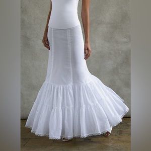 NWT David’s Bridal White Fit and Flair Bridal Slip, Size 4